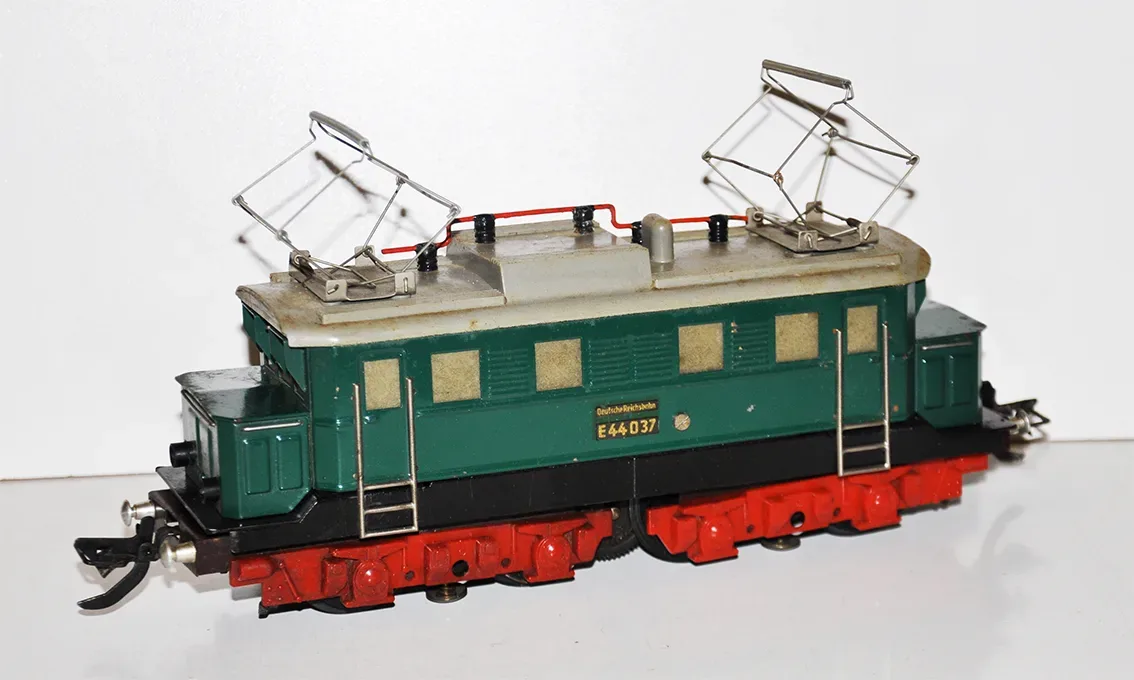 Rewiring Zeuke loco for standard 3-rail DC operation