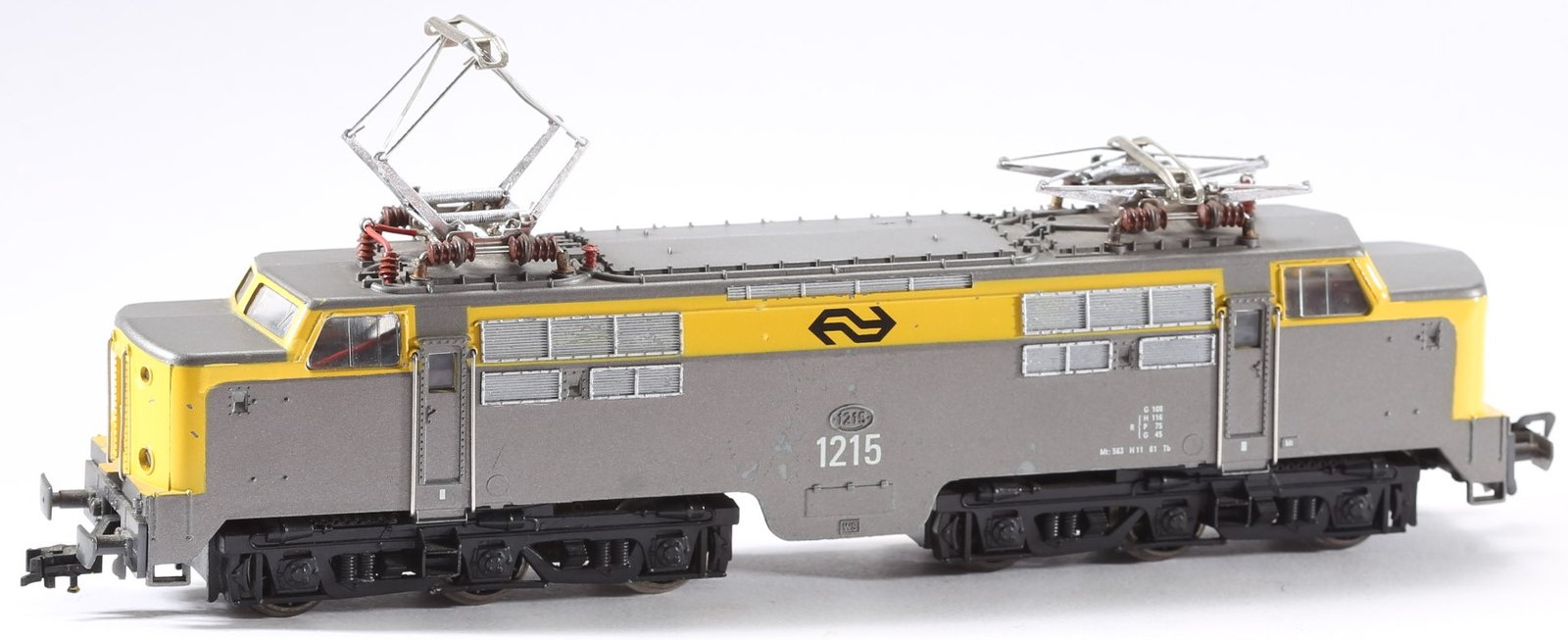 kallistoys-auctions-auktionen-antique-vintage-toys-antik-historisch-spielzeug-fleischmann-germany-train-eisenbahn-h0-electric-loco-ellok-nederlandse-spoorwegen-series-1215-geel-grijs-4372-2e.jpg