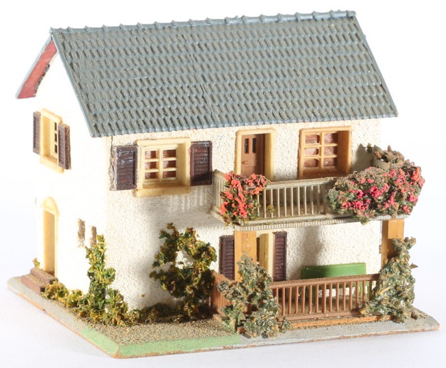 kallistoys auctions auktionen-antique vintage toys-antik historisch spielzeug-faller-germany-wood house-holzhaus-two storey home-veranda-zweistöckiges wohnhaus-braune nummer-256-1a