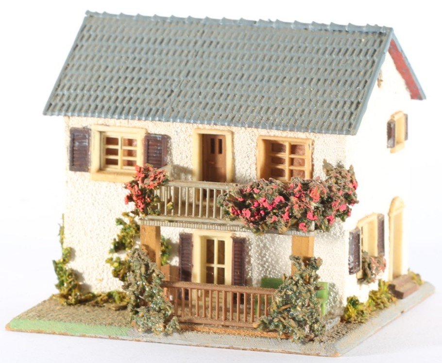 kallistoys auctions auktionen-antique vintage toys-antik historisch spielzeug-faller-germany-wood house-holzhaus-two storey home-veranda-zweistöckiges wohnhaus-braune nummer-256-1h
