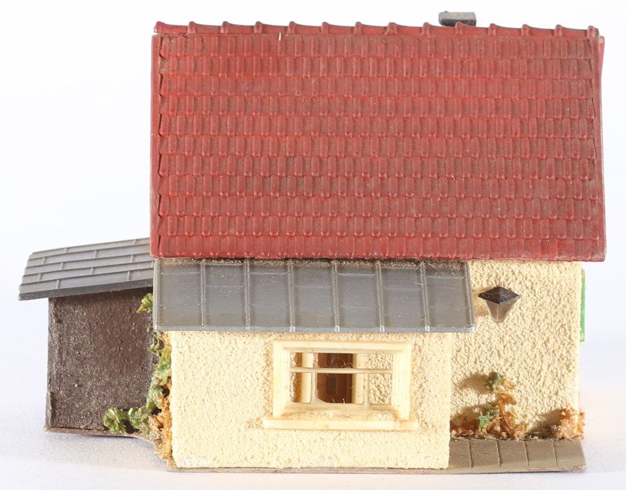 kallistoys auctions auktionen-antique vintage toys-antik historisch spielzeug-faller-germany-plastic house-plastikhaus-family home annex-einfamilienwohnung anbau vorbau-dach boden plastik-252-1c