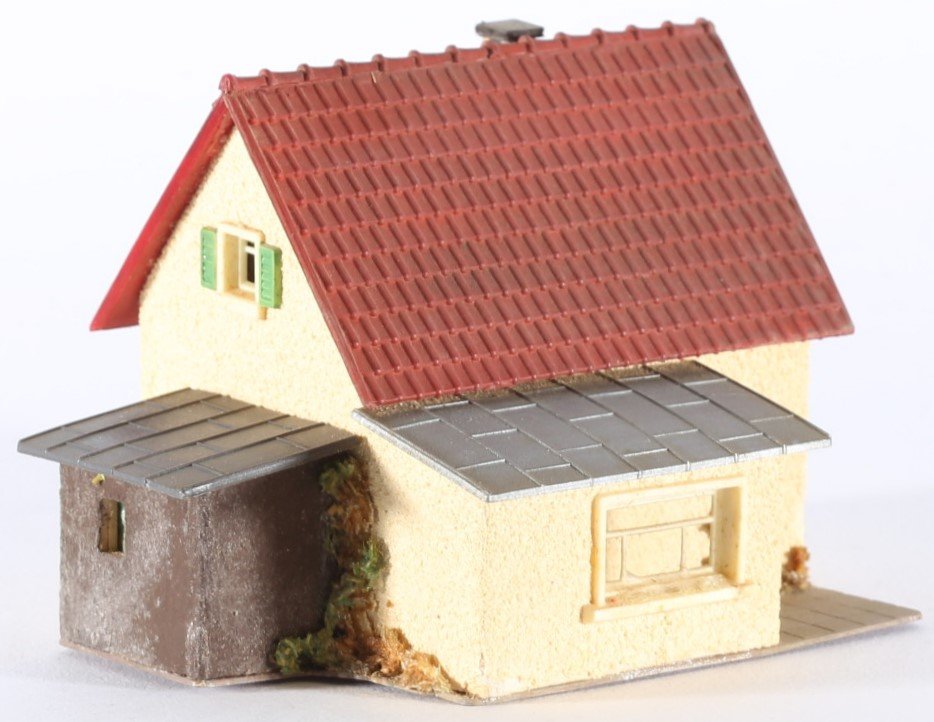 kallistoys auctions auktionen-antique vintage toys-antik historisch spielzeug-faller-germany-plastic house-plastikhaus-family home annex-einfamilienwohnung anbau vorbau-dach boden plastik-252-1d