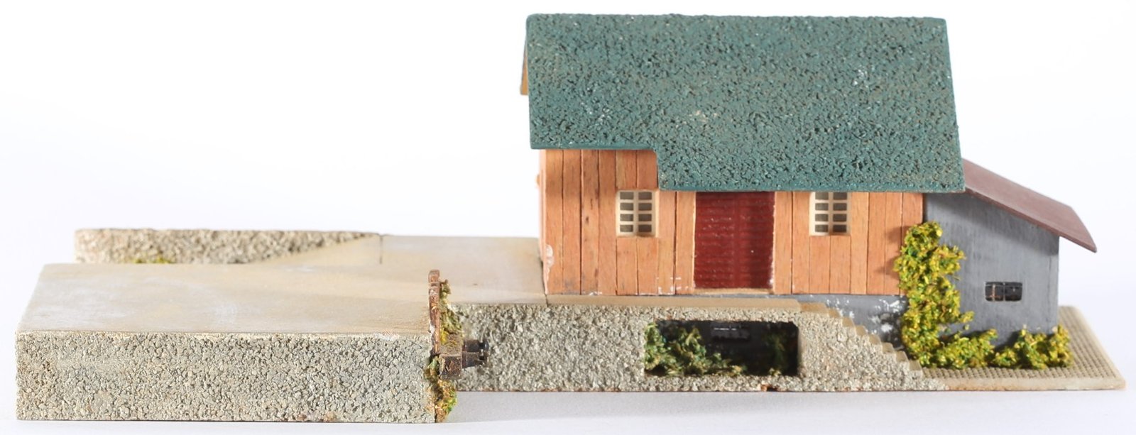 kallistoys auctions auktionen-antique vintage toys-antik historisch spielzeug-faller-germany-wood house-holzhaus-goods freight station-güterbahnhof-gezackte briefmarke-braune nummer-158-1c