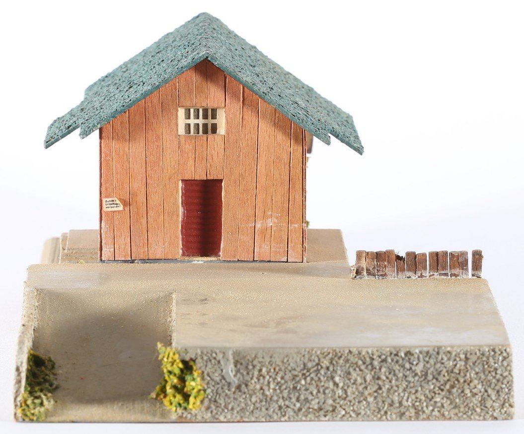 kallistoys auctions auktionen-antique vintage toys-antik historisch spielzeug-faller-germany-wood house-holzhaus-goods freight station-güterbahnhof-gezackte briefmarke-braune nummer-158-1d