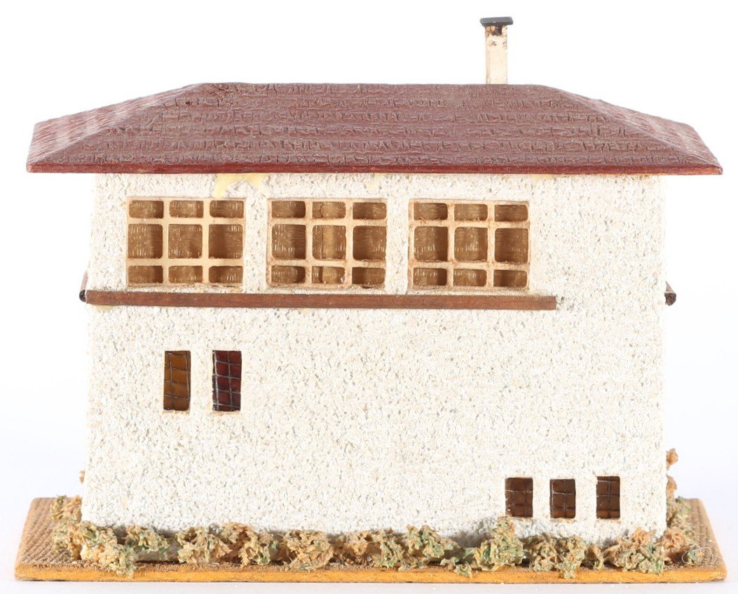 kallistoys auctions auktionen-antique vintage toys-antik historisch spielzeug-faller-germany-wood house-holzhaus-signal box-stellwerk-gerade briefmarke-rote nummer-125-1c