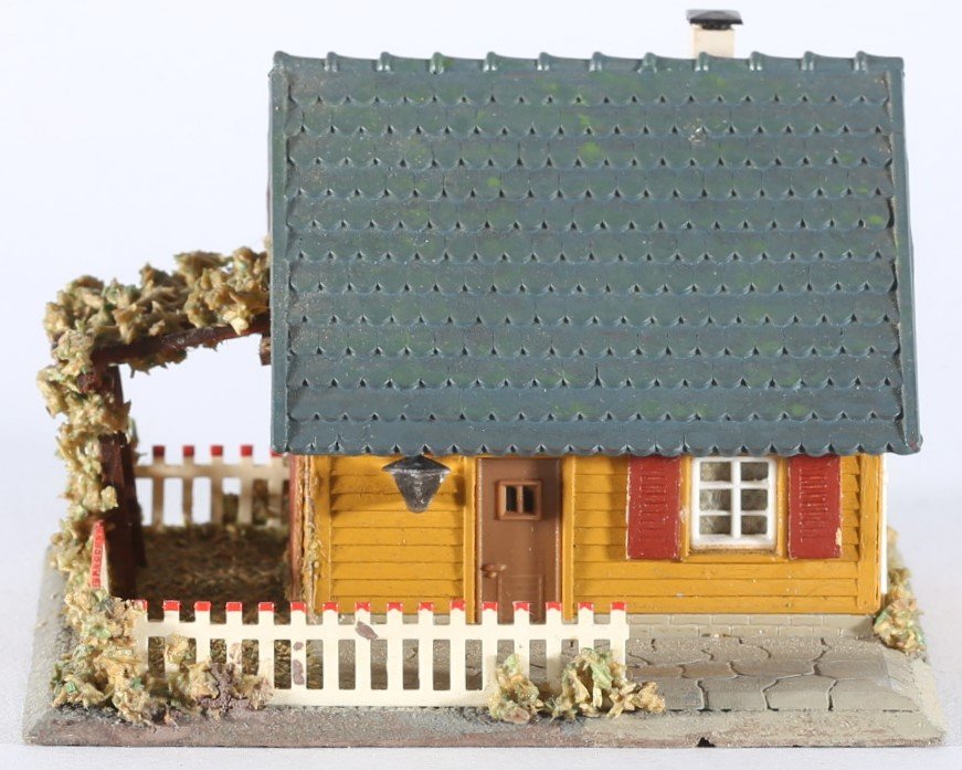 kallistoys auctions auktionen-antique vintage toys-antik historisch spielzeug-faller-germany-wood house-holzhaus-summer-sommer-dach plastik blau-gezackte briefmarke-braune nr-259-1c