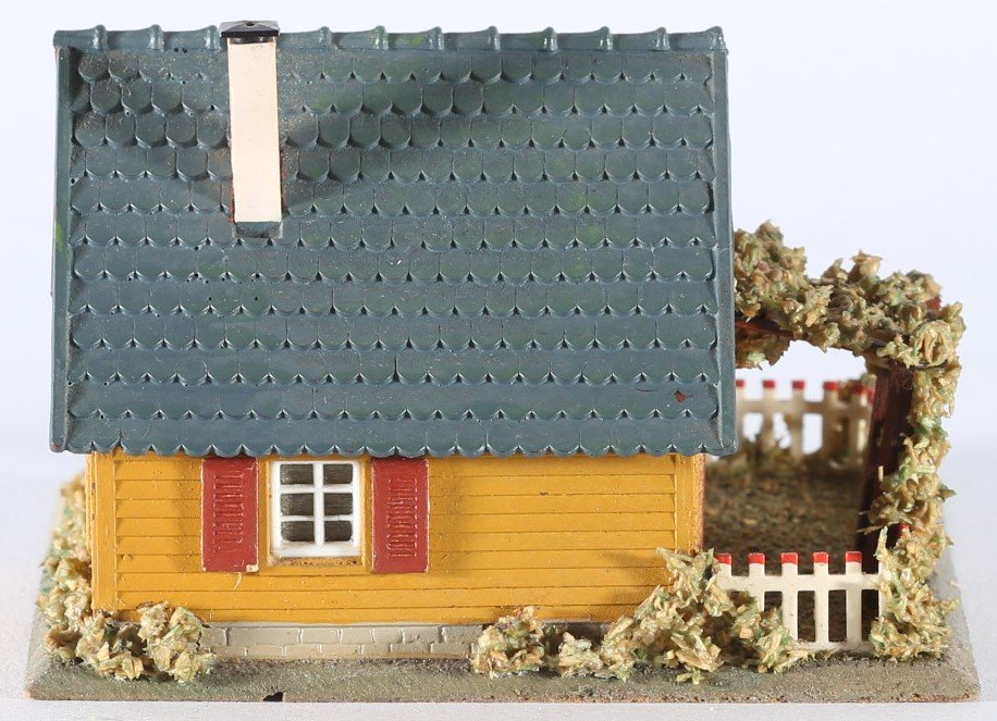 kallistoys auctions auktionen-antique vintage toys-antik historisch spielzeug-faller-germany-wood house-holzhaus-summer-sommer-dach plastik blau-gezackte briefmarke-braune nr-259-1f