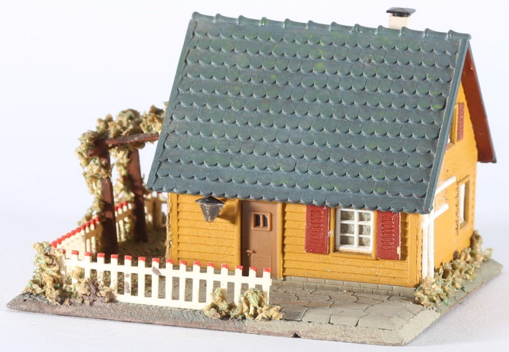 kallistoys auctions auktionen-antique vintage toys-antik historisch spielzeug-faller-germany-wood house-holzhaus-summer-sommer-dach plastik blau-gezackte briefmarke-braune nr-259-1i