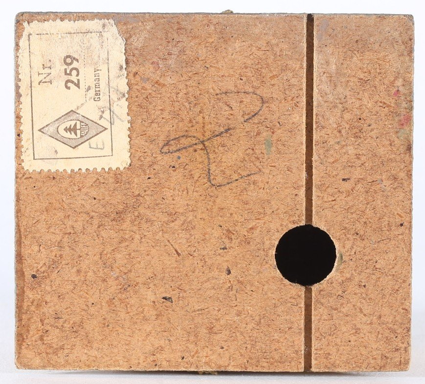 kallistoys auctions auktionen-antique vintage toys-antik historisch spielzeug-faller-germany-wood house-holzhaus-summer-sommer-dach plastik blau-gezackte briefmarke-braune nr-259-1j