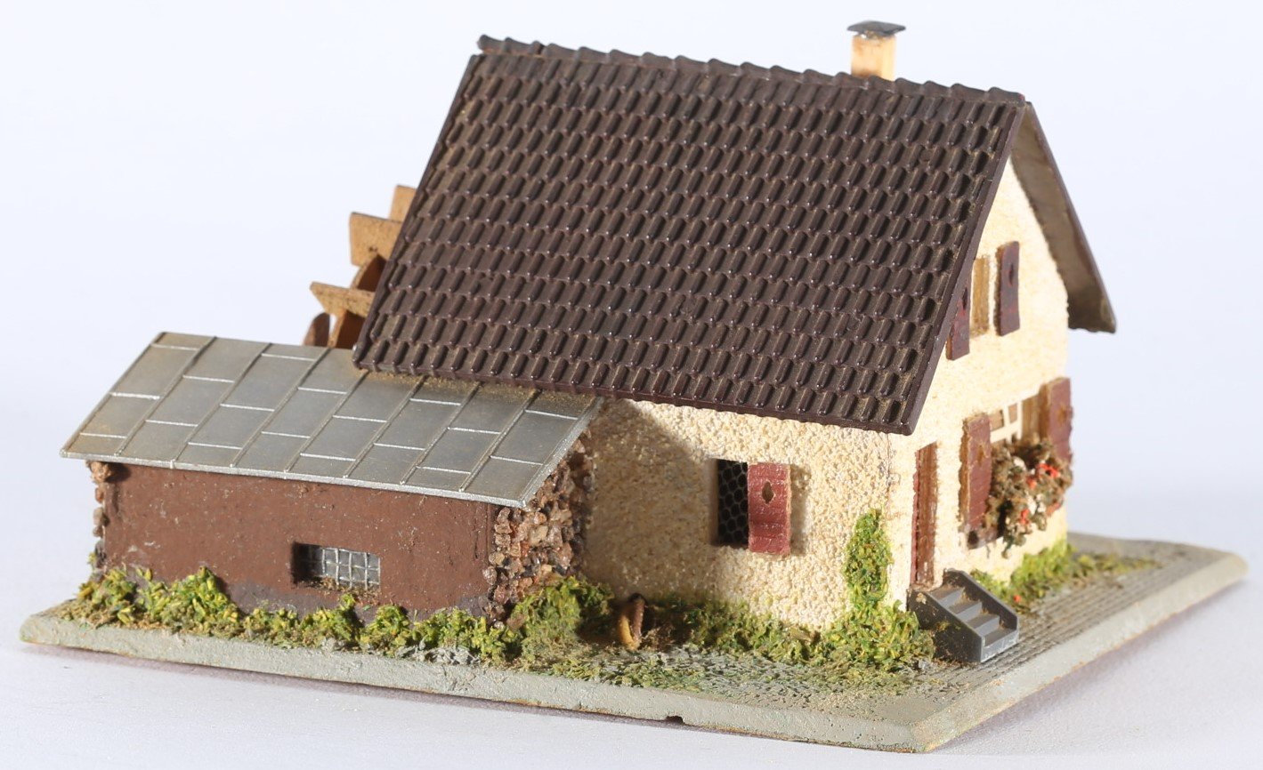 kallistoys auctions auktionen-antique vintage toys-antik historisch spielzeug-faller-germany-wood house-holzhaus-watermill-wassermühle-dach plastik-gezackte briefmarke-braune nr-231-1i