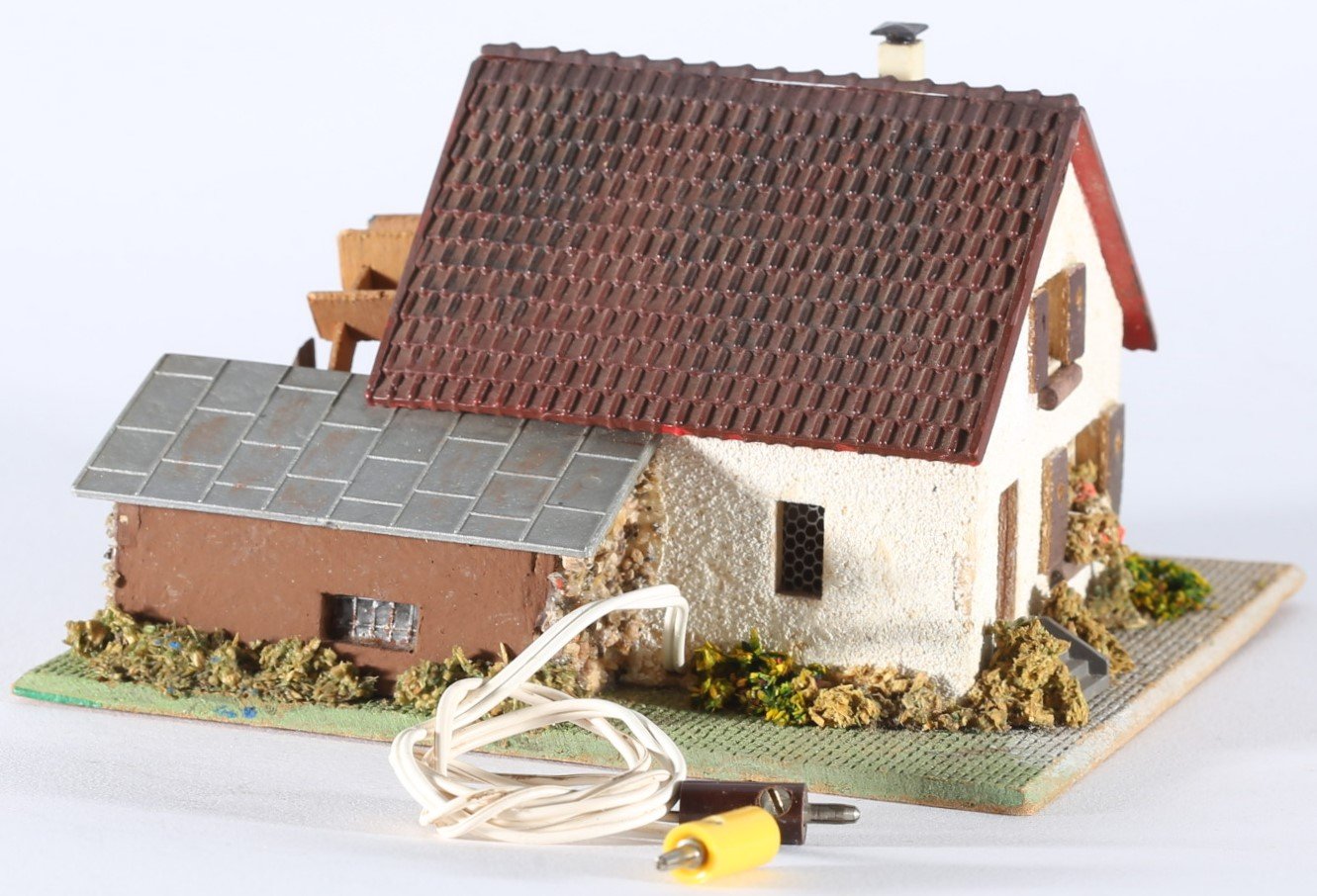 kallistoys auctions auktionen-antique vintage toys-antik historisch spielzeug-faller-germany-wood house-holzhaus-watermill-wassermühle-dach plastik-ohne briefmarke-231-1g