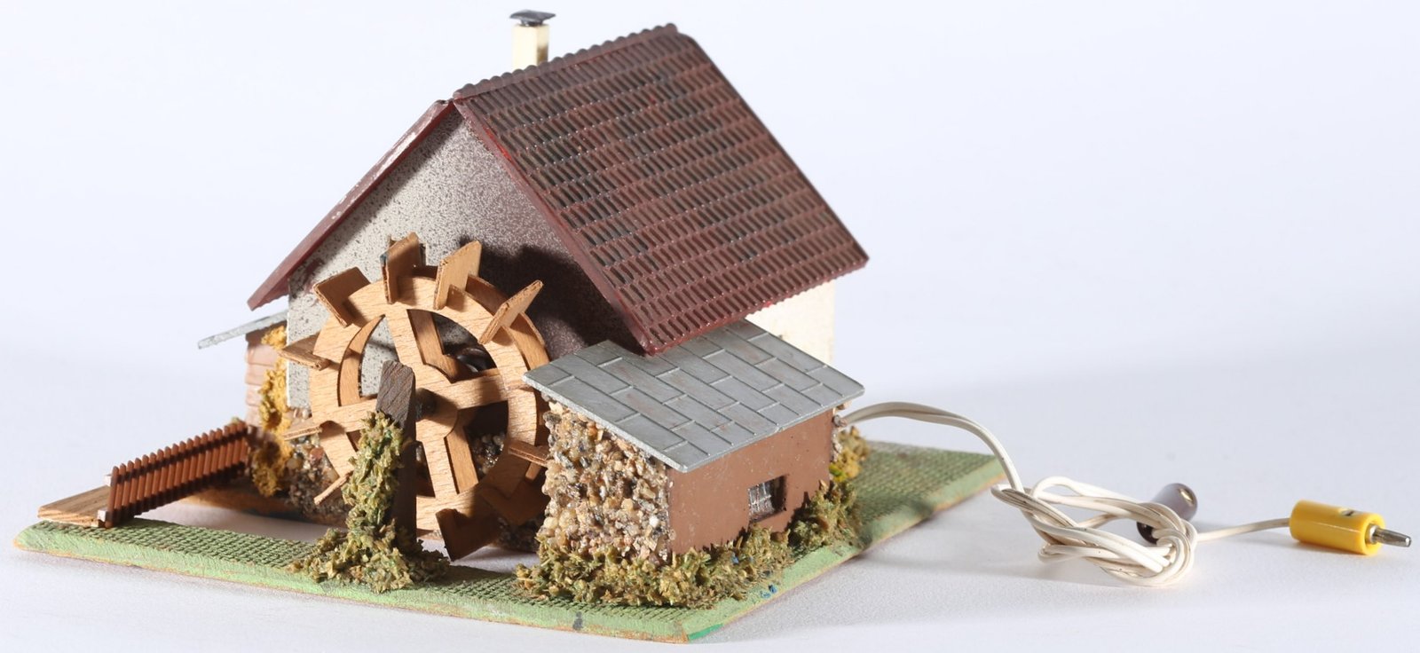 kallistoys auctions auktionen-antique vintage toys-antik historisch spielzeug-faller-germany-wood house-holzhaus-watermill-wassermühle-dach plastik-ohne briefmarke-231-1i