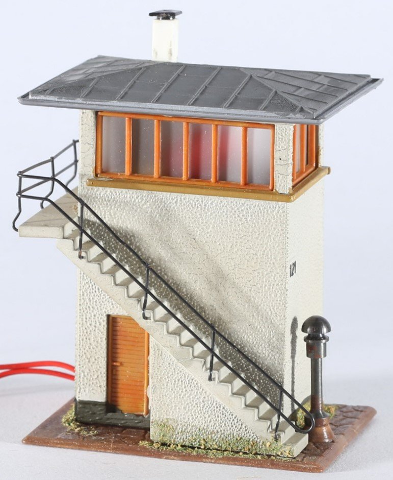 kallistoys auctions auktionen-antique vintage toys-antik historisch spielzeug-faller-germany-wood house-holzhaus-signal box-stellwerk-blockstelle mit läutwerk-ohne briefmarke-621-1h