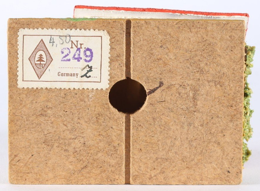 kallistoys auctions auktionen-antique vintage toys-antik historisch spielzeug-faller-germany-wood house-holzhaus-small family home-siedlerhaus-lattenverschalung-gezackte briefmarke-blaue nr-249-1j