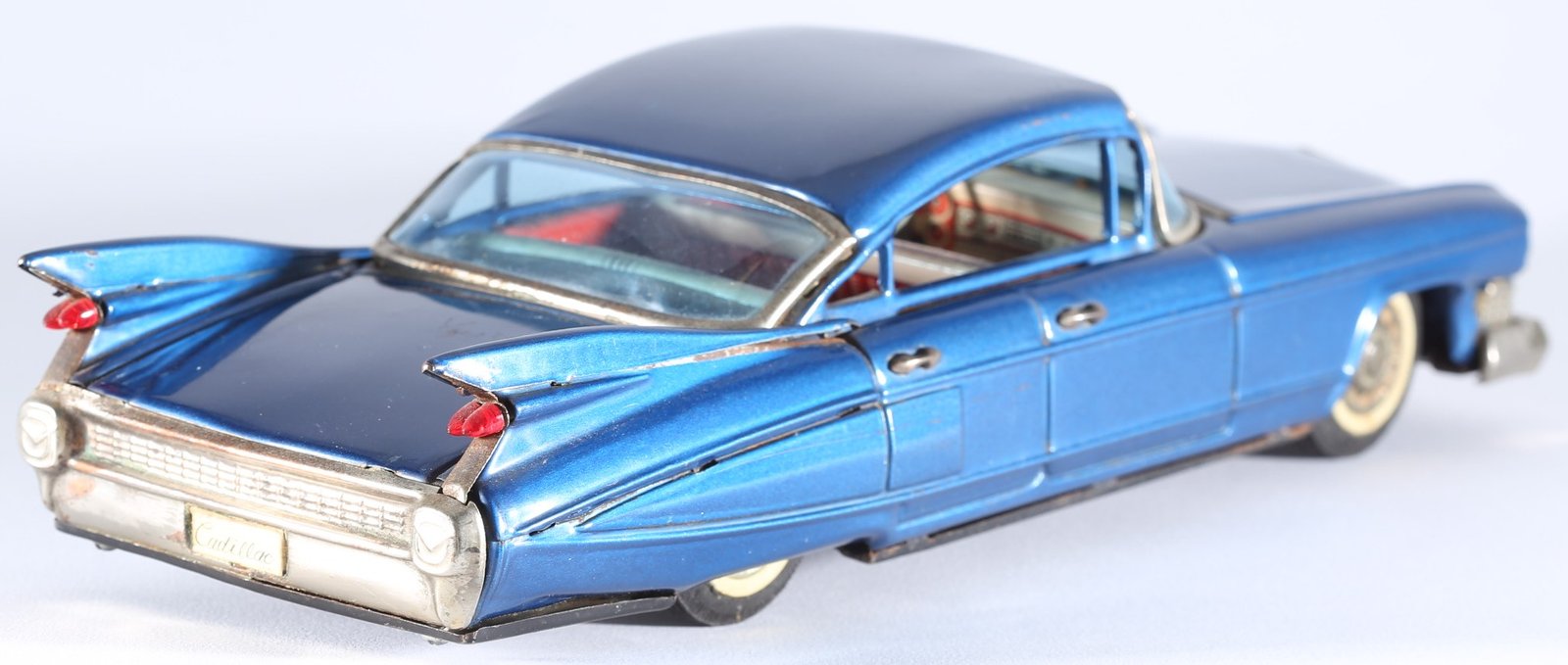 kallistoys auctions auktionen-antique vintage toys-antik historisch spielzeug-bandai-japan-tinplate-blech-car-auto-cadillac four door sedan 1959-shark fins-haiflossen-metallic blue-721-1g