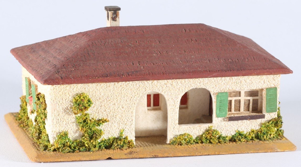 kallistoys auctions auktionen-antique vintage toys-antik historisch spielzeug-faller-germany-wood house-holzhaus-family home-siedlerhaus-sommerhaus-gezackte briefmarke-rote nummer-255-1a