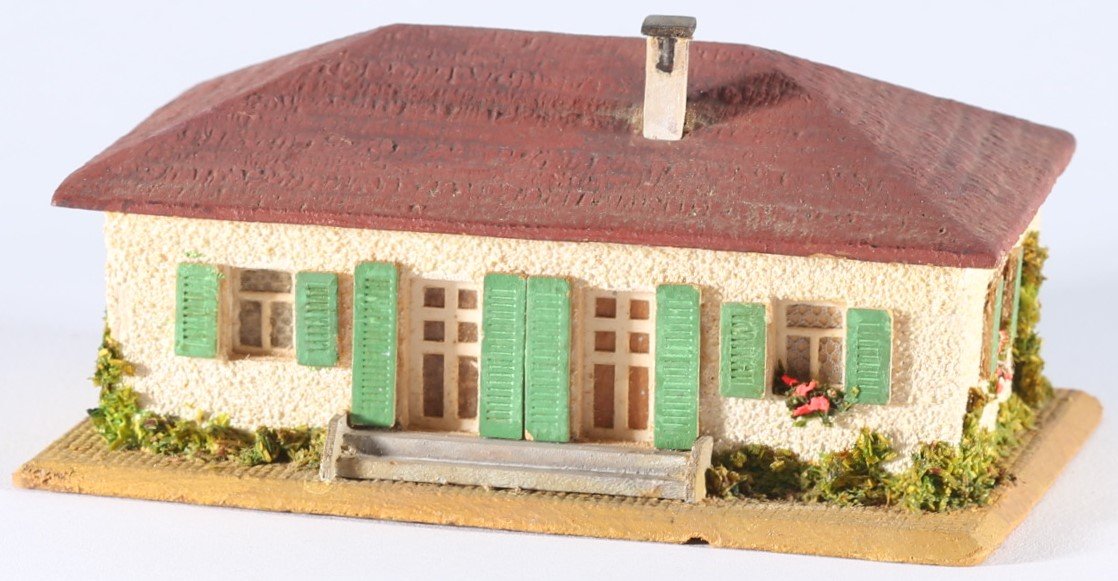 kallistoys auctions auktionen-antique vintage toys-antik historisch spielzeug-faller-germany-wood house-holzhaus-family home-siedlerhaus-sommerhaus-gezackte briefmarke-rote nummer-255-1e