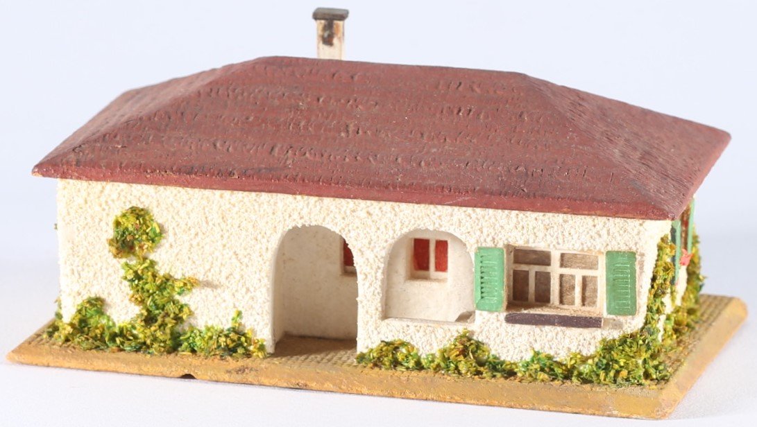 kallistoys auctions auktionen-antique vintage toys-antik historisch spielzeug-faller-germany-wood house-holzhaus-family home-siedlerhaus-sommerhaus-gezackte briefmarke-rote nummer-255-1h