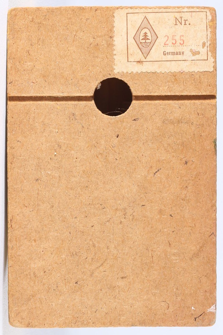 kallistoys auctions auktionen-antique vintage toys-antik historisch spielzeug-faller-germany-wood house-holzhaus-family home-siedlerhaus-sommerhaus-gezackte briefmarke-rote nummer-255-1i