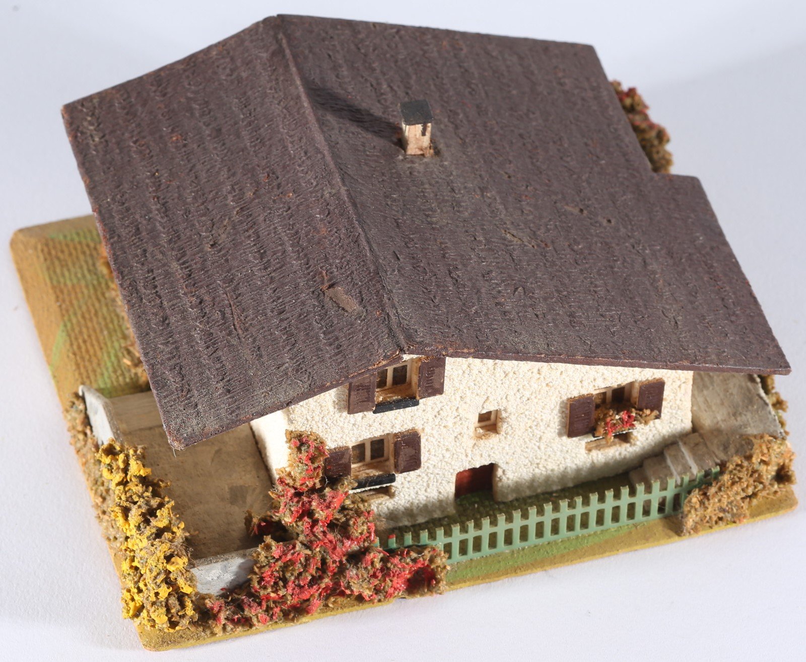 kallistoys auctions auktionen-antique vintage toys-antik historisch spielzeug-faller-germany-wood house-holzhaus-large mountain house-grosses chalet-gezackte briefmarke-rote nummer-288-1b