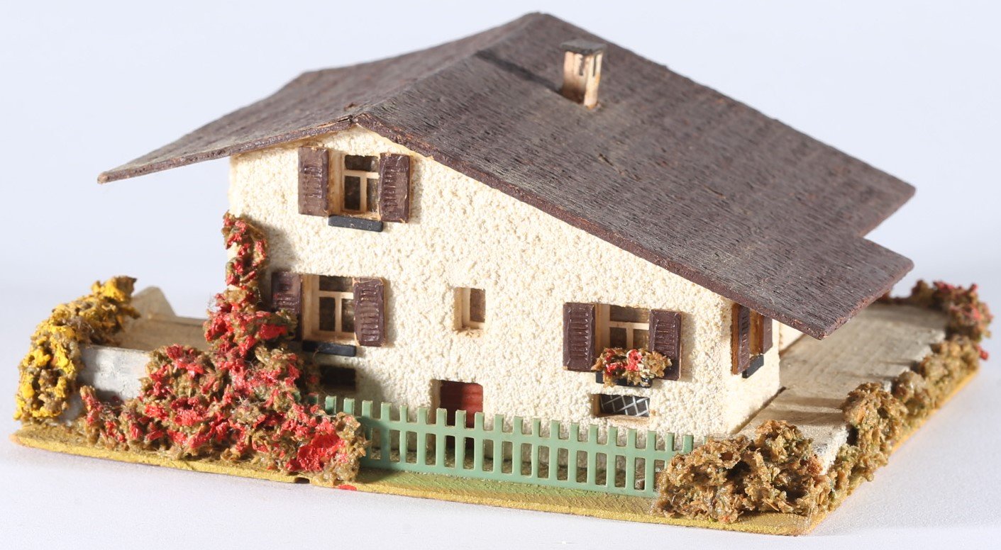 kallistoys auctions auktionen-antique vintage toys-antik historisch spielzeug-faller-germany-wood house-holzhaus-large mountain house-grosses chalet-gezackte briefmarke-rote nummer-288-1h