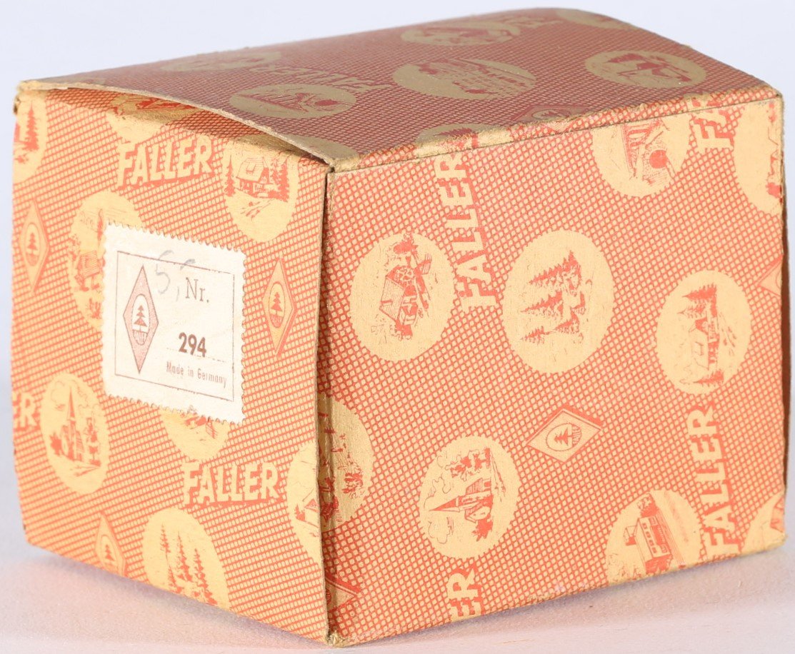 kallistoys auctions auktionen-antique vintage toys-antik historisch spielzeug-faller-germany-wood house-holzhaus-mountain house on hill-haus am hang-gezackte briefmarke-braune nummer-294-1k