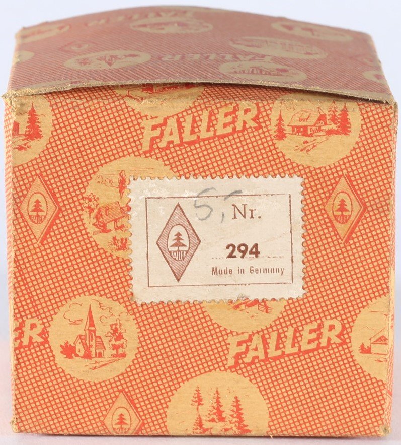 kallistoys auctions auktionen-antique vintage toys-antik historisch spielzeug-faller-germany-wood house-holzhaus-mountain house on hill-haus am hang-gezackte briefmarke-braune nummer-294-1l
