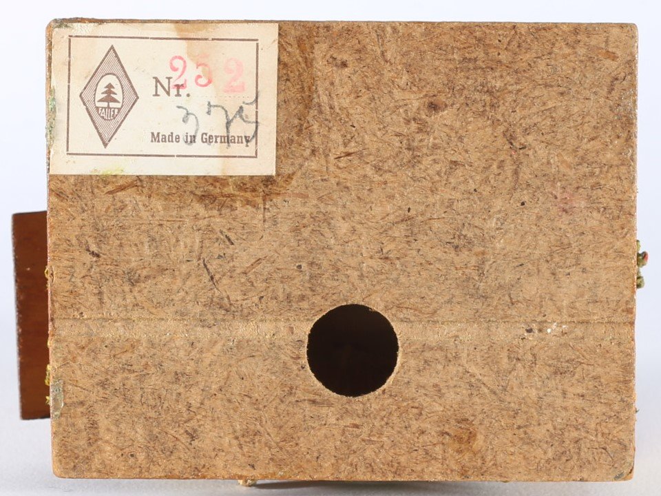 kallistoys auctions auktionen-antique vintage toys-antik historisch spielzeug-faller-germany-wood house-holzhaus-small family home annex-siedlerhaus anbau-gerade briefmarke-rote nummer-braun-252-1j