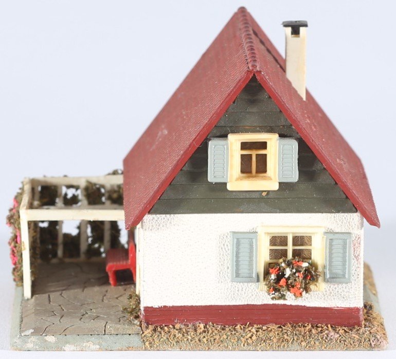 kallistoys auctions auktionen-antique vintage toys-antik historisch spielzeug-faller-germany-wood house-holzhaus-small family home-siedlerhaus mit laube-gezackte briefmarke-braune nummer-202-1i