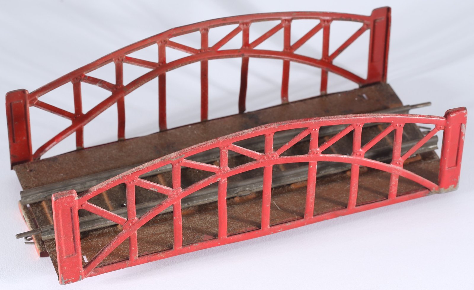 kallistoys auctions auktionen-antique vintage toys-antik historisch spielzeug-märklin-germany-tinplate-blech-gauge-spur 0-railroad bridge-eisenbahnbrücke-clockwork-uhrwerk-red-rot-2500-2b