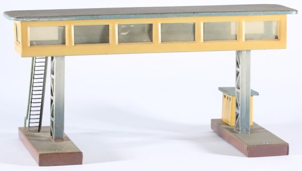 kallistoys auctions auktionen-antique vintage toys-antik historisch spielzeug-f.e.m.-italy-tinplate-blech-signal box-reiterstellwerk-posto di blocco con cabina a ponte-prima versione-43-2f