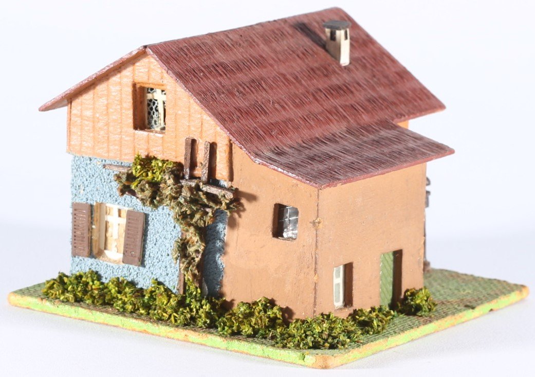 kallistoys auctions auktionen-antique vintage toys-antik historisch spielzeug-faller-germany-wood house-holzhaus-gatekeepers house-bahnwärterhaus-gerade briefmarke-rote nummer-orange-131-1e