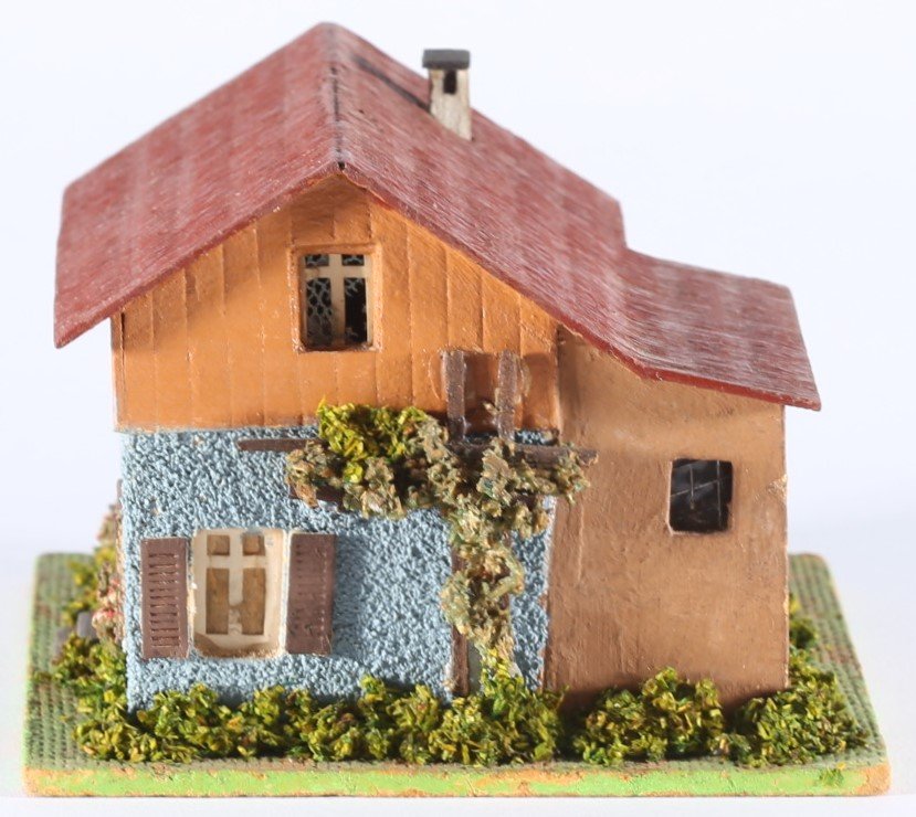 kallistoys auctions auktionen-antique vintage toys-antik historisch spielzeug-faller-germany-wood house-holzhaus-gatekeepers house-bahnwärterhaus-gerade briefmarke-rote nummer-orange-131-1f