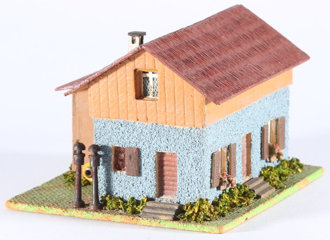 kallistoys auctions auktionen-antique vintage toys-antik historisch spielzeug-faller-germany-wood house-holzhaus-gatekeepers house-bahnwärterhaus-gerade briefmarke-rote nummer-orange-131-1i