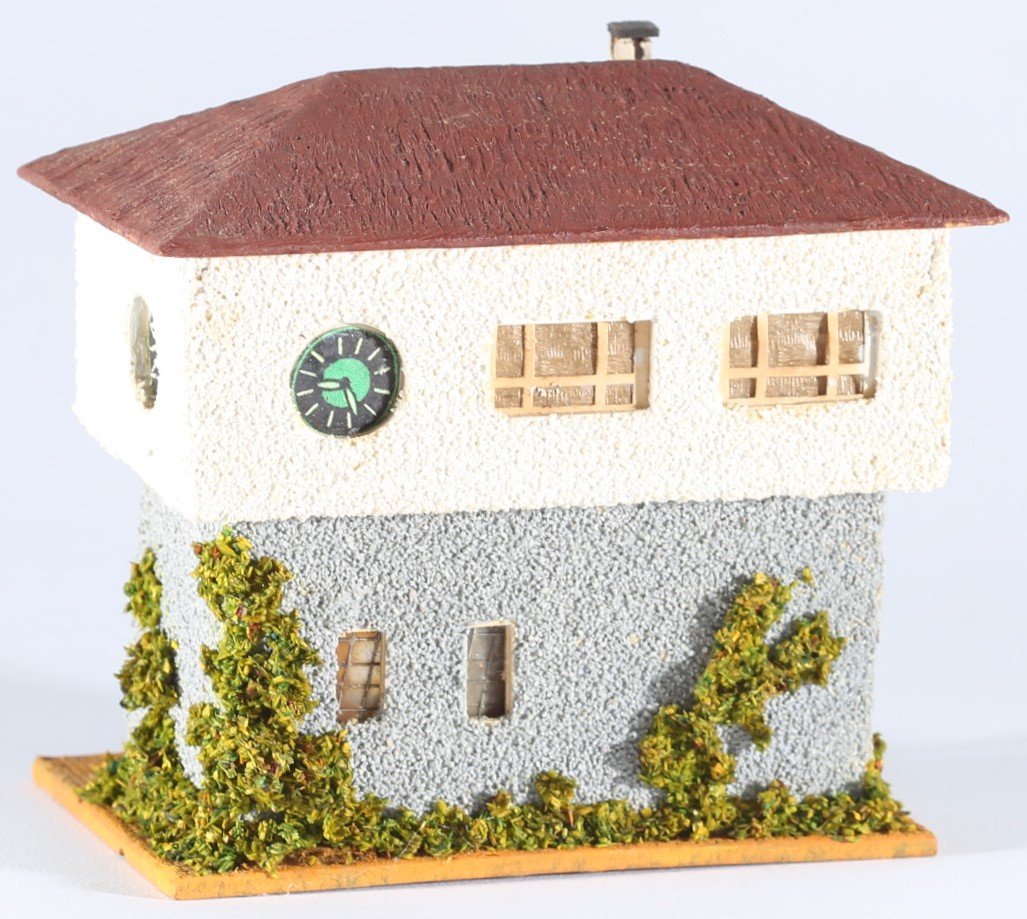 kallistoys auctions auktionen-antique vintage toys-antik historisch spielzeug-faller-germany-wood house-holzhaus-signal box-stellwerk-uhr grün schwarz-gerade briefmarke-rote nummer-123-2a