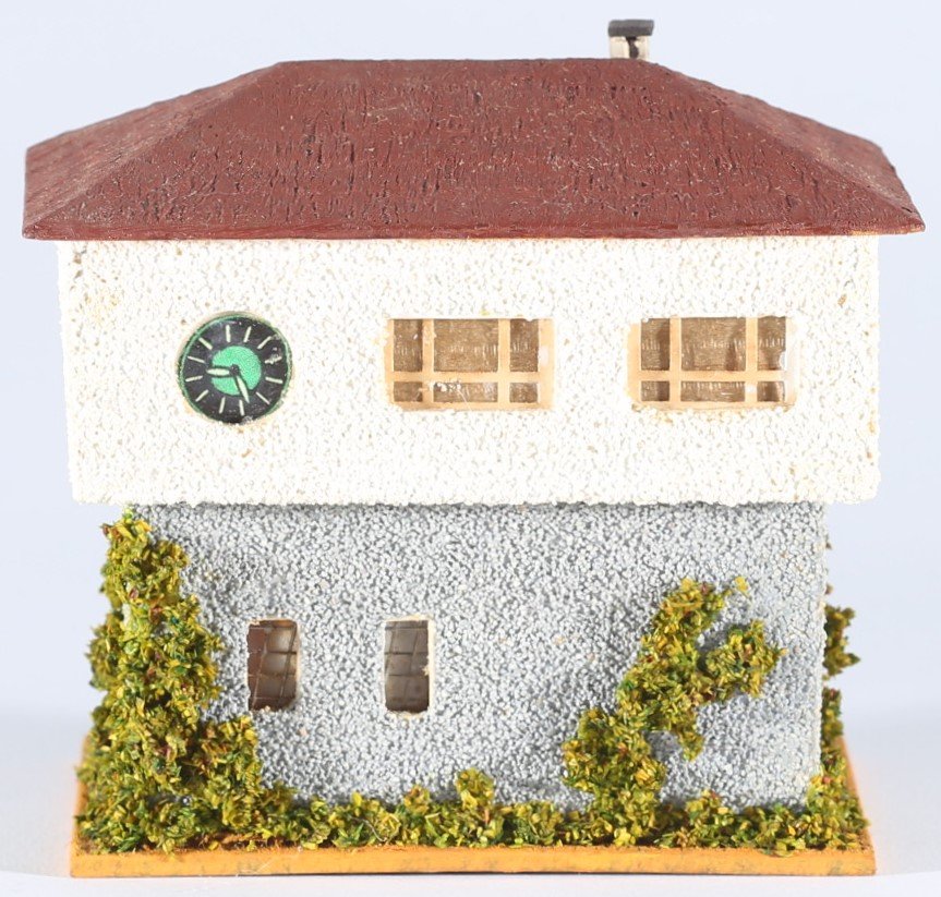 kallistoys auctions auktionen-antique vintage toys-antik historisch spielzeug-faller-germany-wood house-holzhaus-signal box-stellwerk-uhr grün schwarz-gerade briefmarke-rote nummer-123-2c