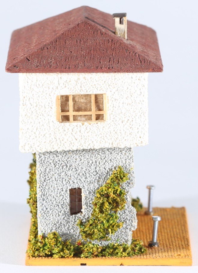 kallistoys auctions auktionen-antique vintage toys-antik historisch spielzeug-faller-germany-wood house-holzhaus-signal box-stellwerk-uhr grün schwarz-gerade briefmarke-rote nummer-123-2g