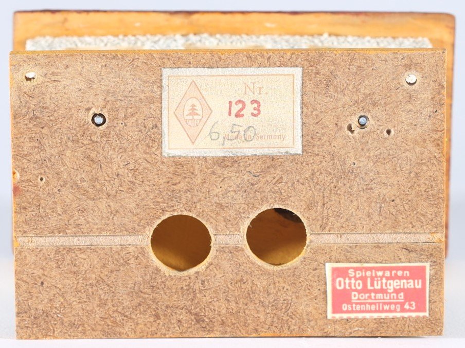 kallistoys auctions auktionen-antique vintage toys-antik historisch spielzeug-faller-germany-wood house-holzhaus-signal box-stellwerk-uhr grün schwarz-gerade briefmarke-rote nummer-123-2i