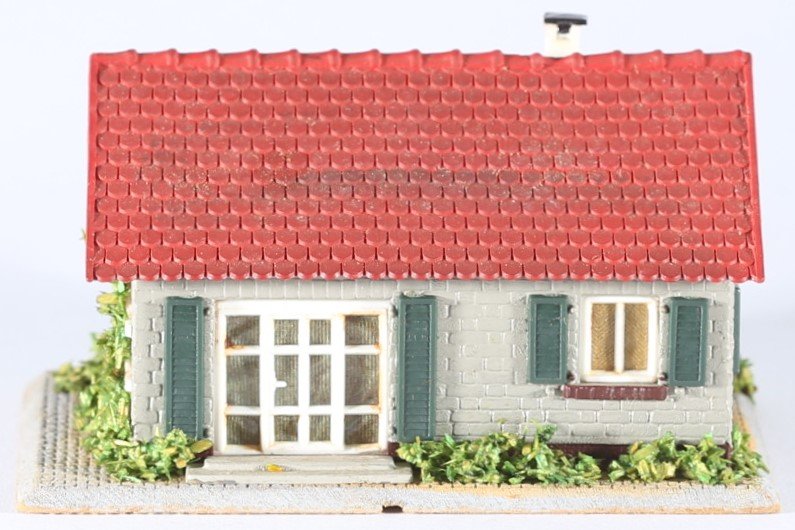 kallistoys auctions auktionen-antique vintage toys-antik historisch spielzeug-faller-germany-wood house-holzhaus-small family home-siedlerhaus-gezackte briefmarke-braune nummer-200-1c