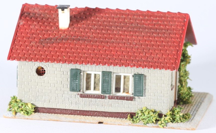 kallistoys auctions auktionen-antique vintage toys-antik historisch spielzeug-faller-germany-wood house-holzhaus-small family home-siedlerhaus-gezackte briefmarke-braune nummer-200-1e