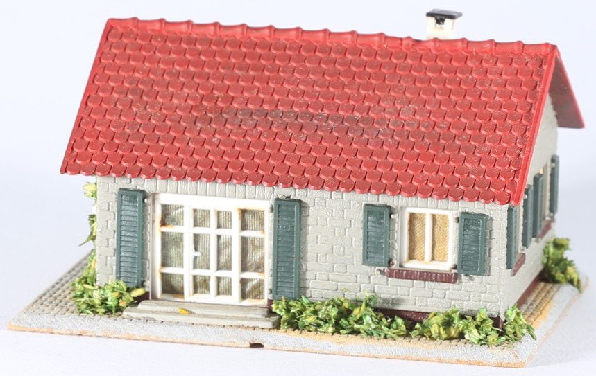 kallistoys auctions auktionen-antique vintage toys-antik historisch spielzeug-faller-germany-wood house-holzhaus-small family home-siedlerhaus-gezackte briefmarke-braune nummer-200-1h