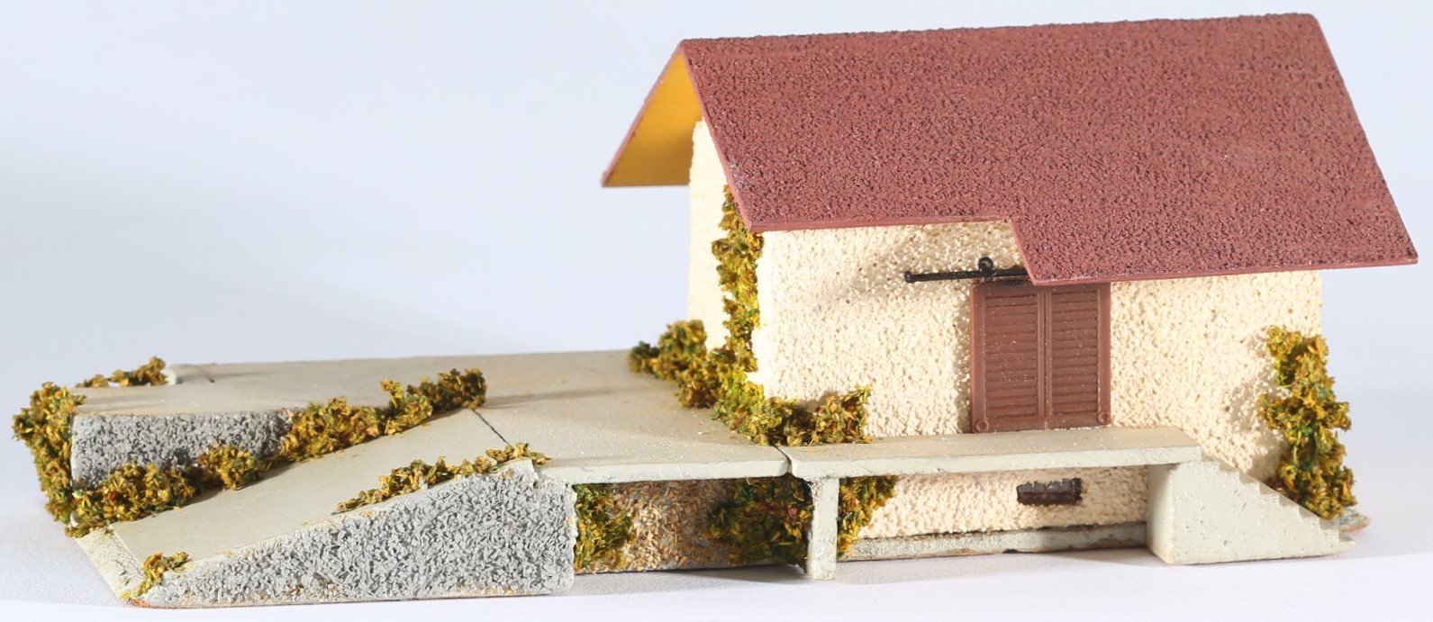 kallistoys auctions auktionen-antique vintage toys-antik historisch spielzeug-faller-germany-wood house-holzhaus-small goods station-kleiner güterbahnhof-gezackte briefmarke-rote nummer-156-1a