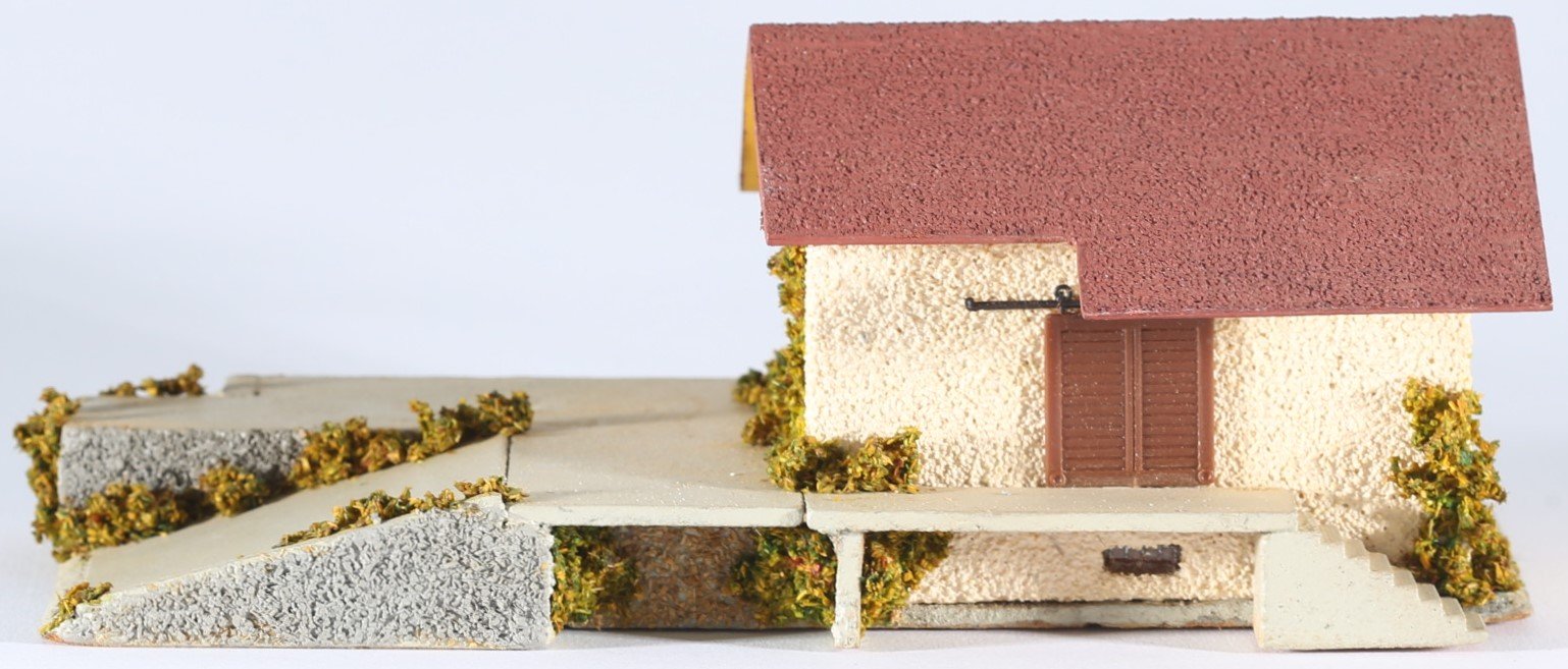 kallistoys auctions auktionen-antique vintage toys-antik historisch spielzeug-faller-germany-wood house-holzhaus-small goods station-kleiner güterbahnhof-gezackte briefmarke-rote nummer-156-1c