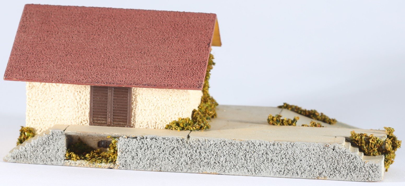 kallistoys auctions auktionen-antique vintage toys-antik historisch spielzeug-faller-germany-wood house-holzhaus-small goods station-kleiner güterbahnhof-gezackte briefmarke-rote nummer-156-1e