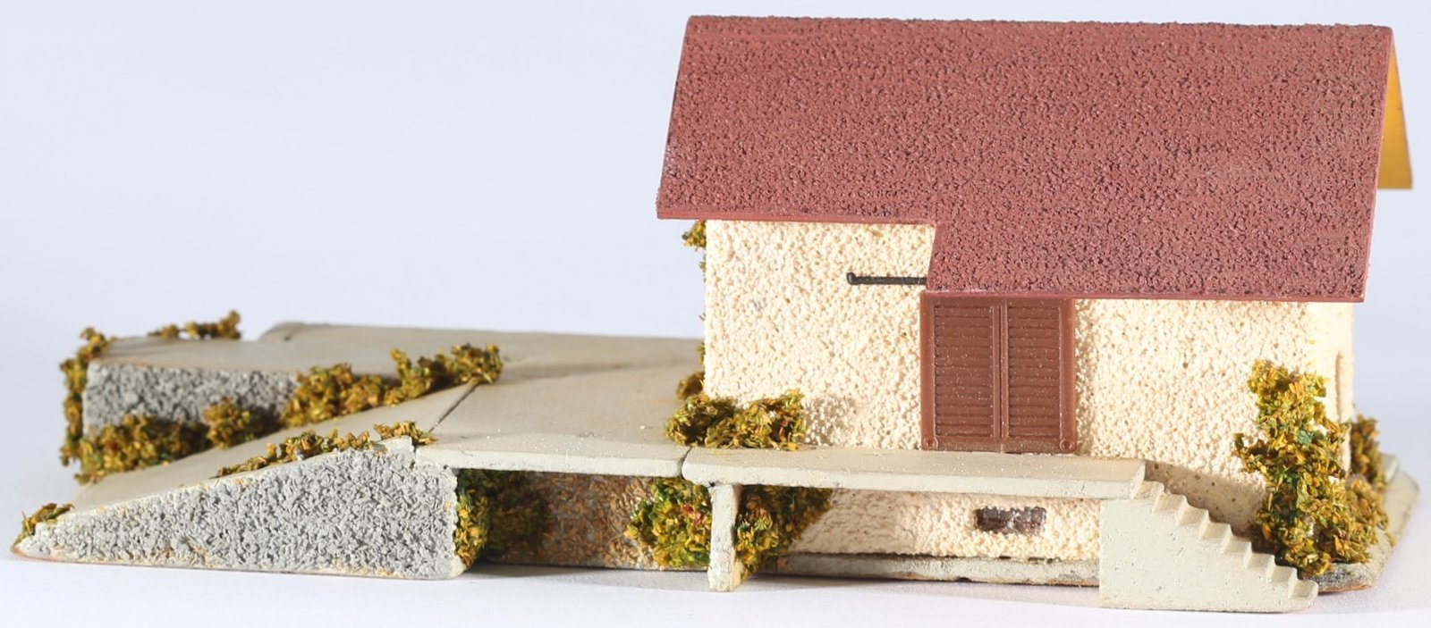 kallistoys auctions auktionen-antique vintage toys-antik historisch spielzeug-faller-germany-wood house-holzhaus-small goods station-kleiner güterbahnhof-gezackte briefmarke-rote nummer-156-1h