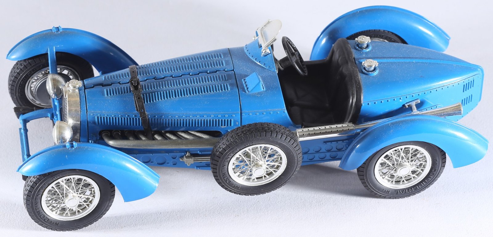 kallistoys-auctions-auktionen-antique-vintage-toys-antik-historisch-spielzeug-bburago-italy-1-to-18-bugatti-type-59-1934-skyblue-1b