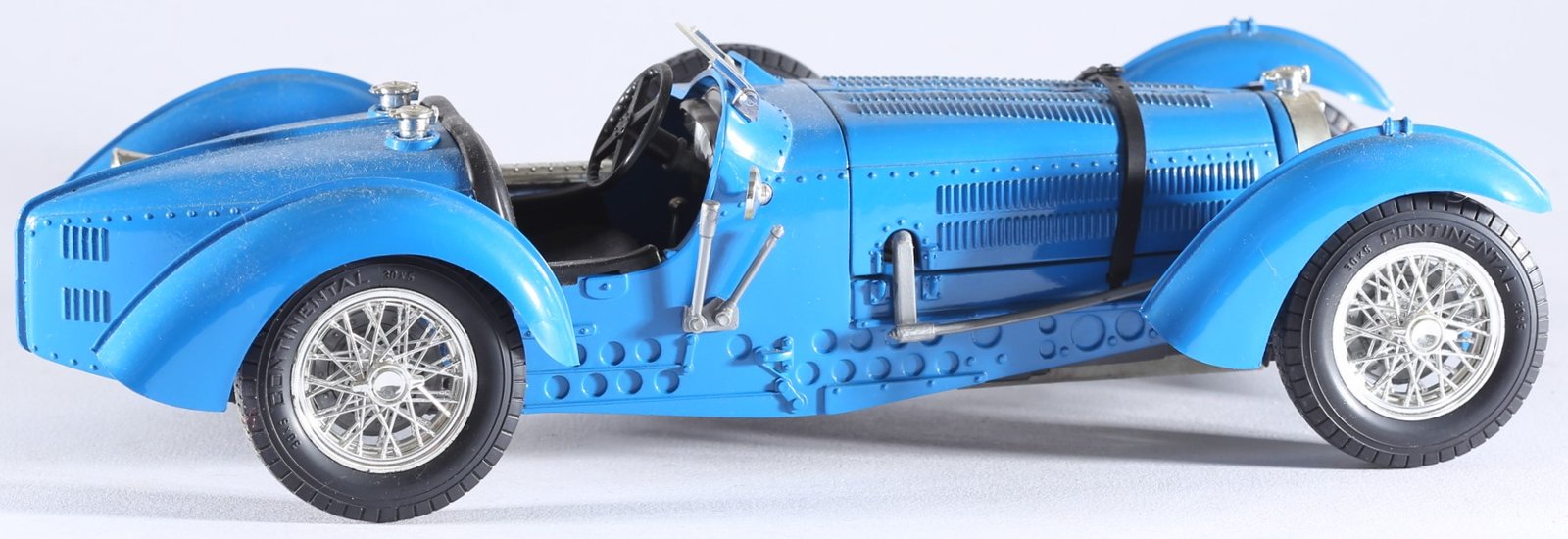kallistoys-auctions-auktionen-antique-vintage-toys-antik-historisch-spielzeug-bburago-italy-1-to-18-bugatti-type-59-1934-skyblue-1f