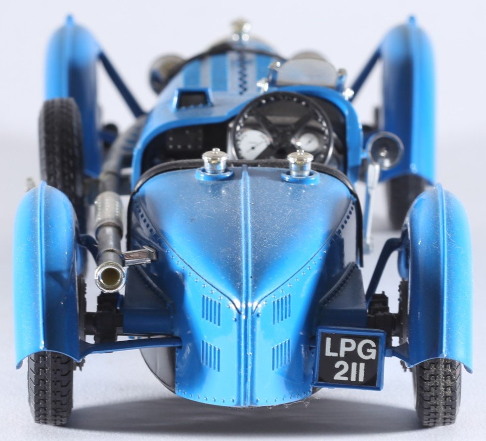 kallistoys-auctions-auktionen-antique-vintage-toys-antik-historisch-spielzeug-bburago-italy-1-to-18-bugatti-type-59-1934-skyblue-1g