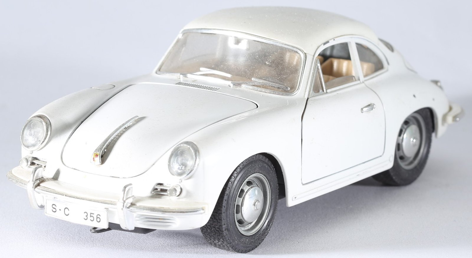kallistoys-auctions-auktionen-antique-vintage-toys-antik-historisch-spielzeug-bburago-italy-scale-1-to-18-porsche-356-b-1961-cream-2d