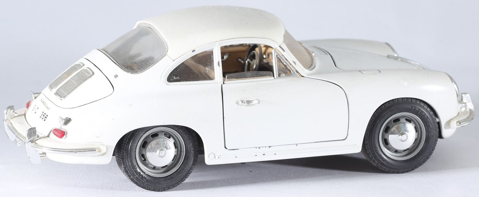 kallistoys-auctions-auktionen-antique-vintage-toys-antik-historisch-spielzeug-bburago-italy-scale-1-to-18-porsche-356-b-1961-cream-2f